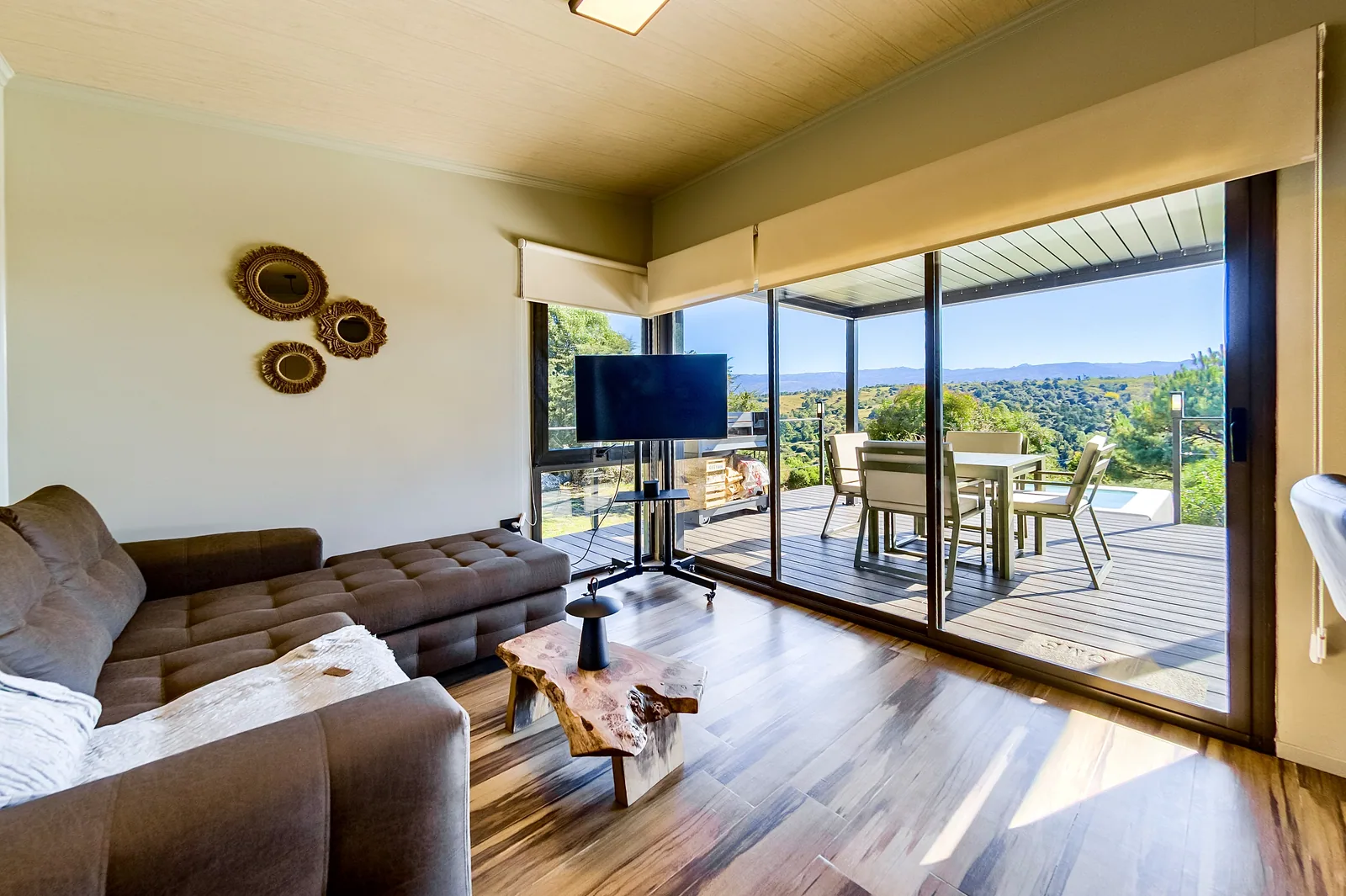 Talamolle: living del loft con vistas panorámicas